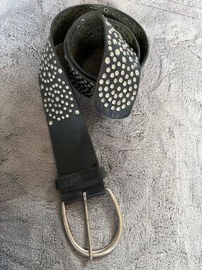 Vintage Calvin Klein Black Studded Leather Belt with Silver Buckle. S 3x3”buckle